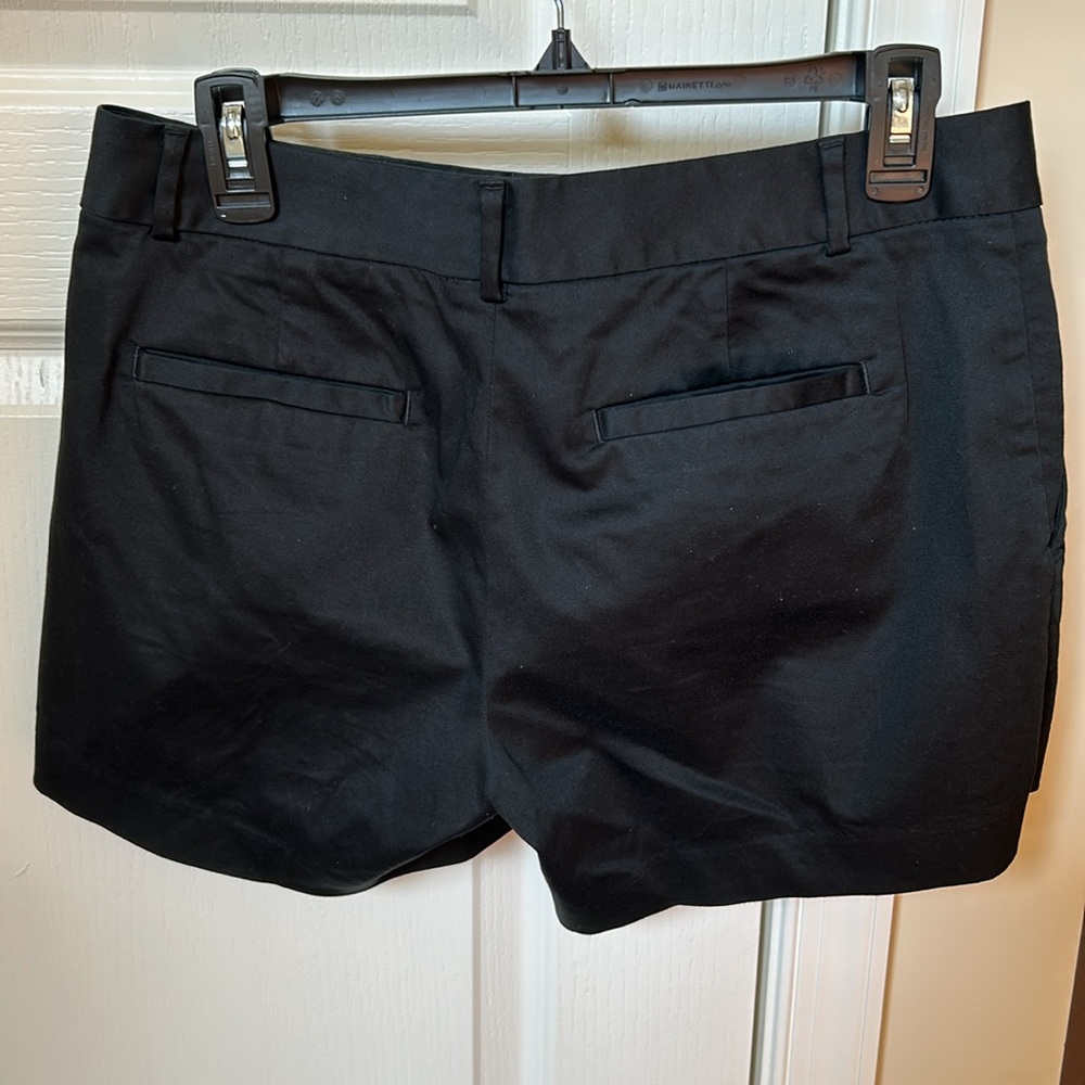 Banana Republic Hampton Fit Shorts. Size 4 - Picture 2 of 10